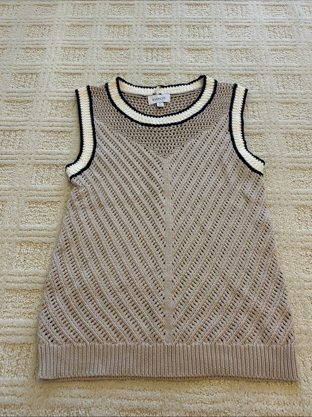 Evereve Cream and Black Trim Sleeveless Knit V-Neck Sweater Tank